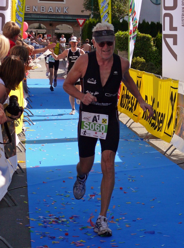 Triathlon_Obertrum_16.07.2011_Helmut_Einlauf